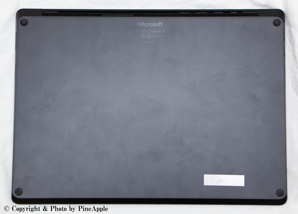 Surface Laptop 2：底面