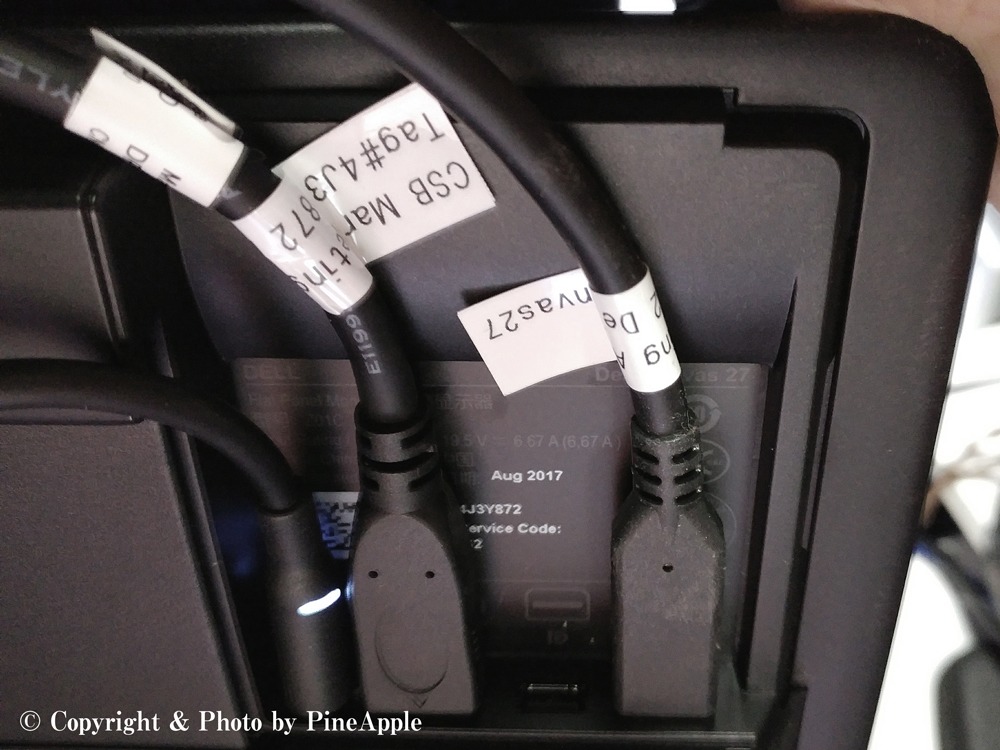 DELL Canvas：左側から電源、miini HDMI、miniDisplayPort、USB Type Type - C（DisplayPort 対応）