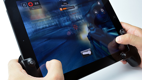 【スペック コンピュータ株式会社】 両手で持ちやすく、長時間のゲームにも最適な “ゲーム グリップ for iPad Air” をリリース